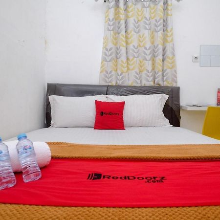 Hotel Reddoorz Near Politeknik Manado Exterior foto